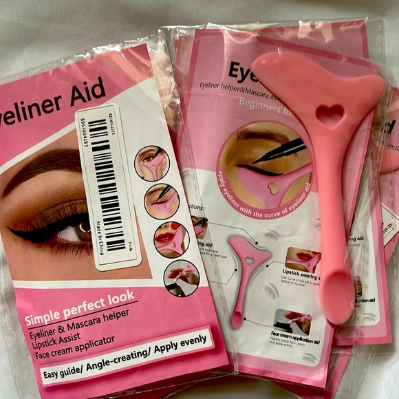 Eyeliner aid - Picture 1 of 3